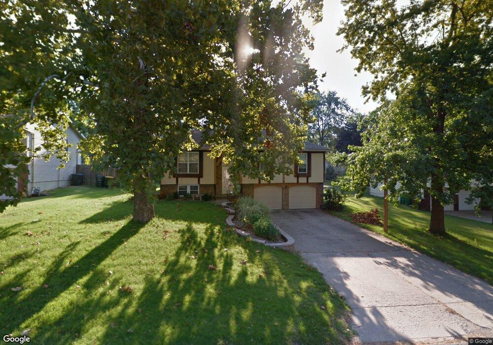 7107 Cody St, Shawnee, KS 66203 - photo 1