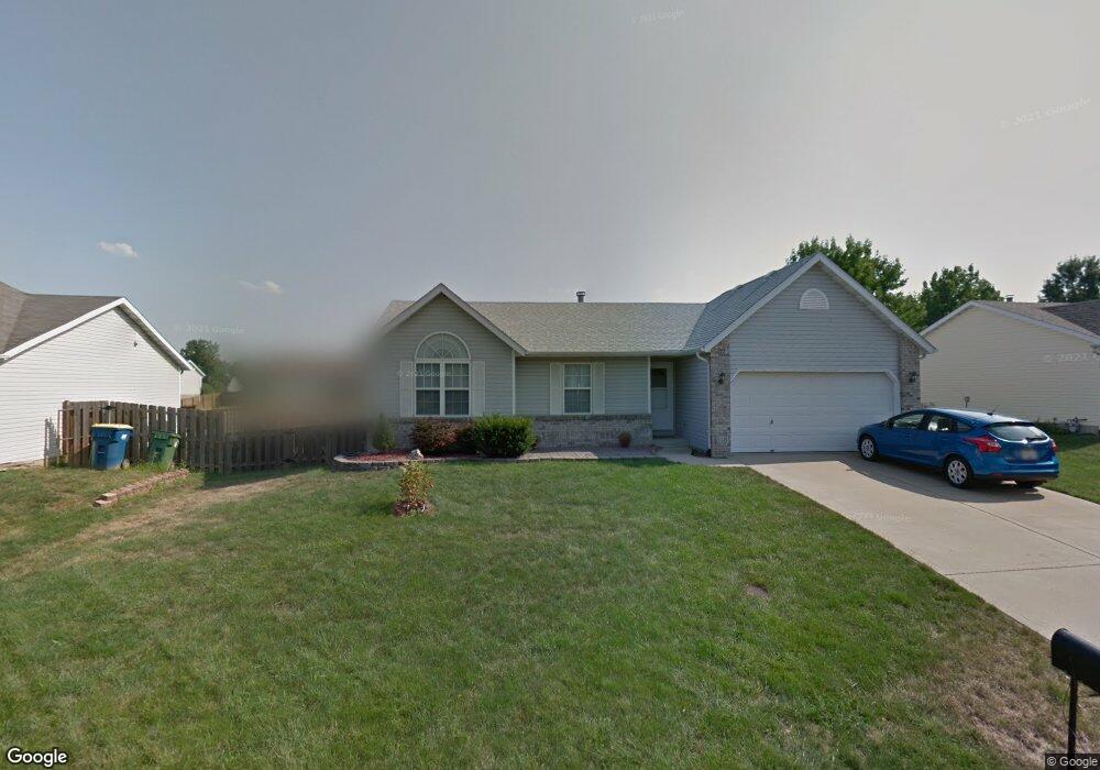 2317 Holiday Ln, Maryville, IL 62062 - photo 1