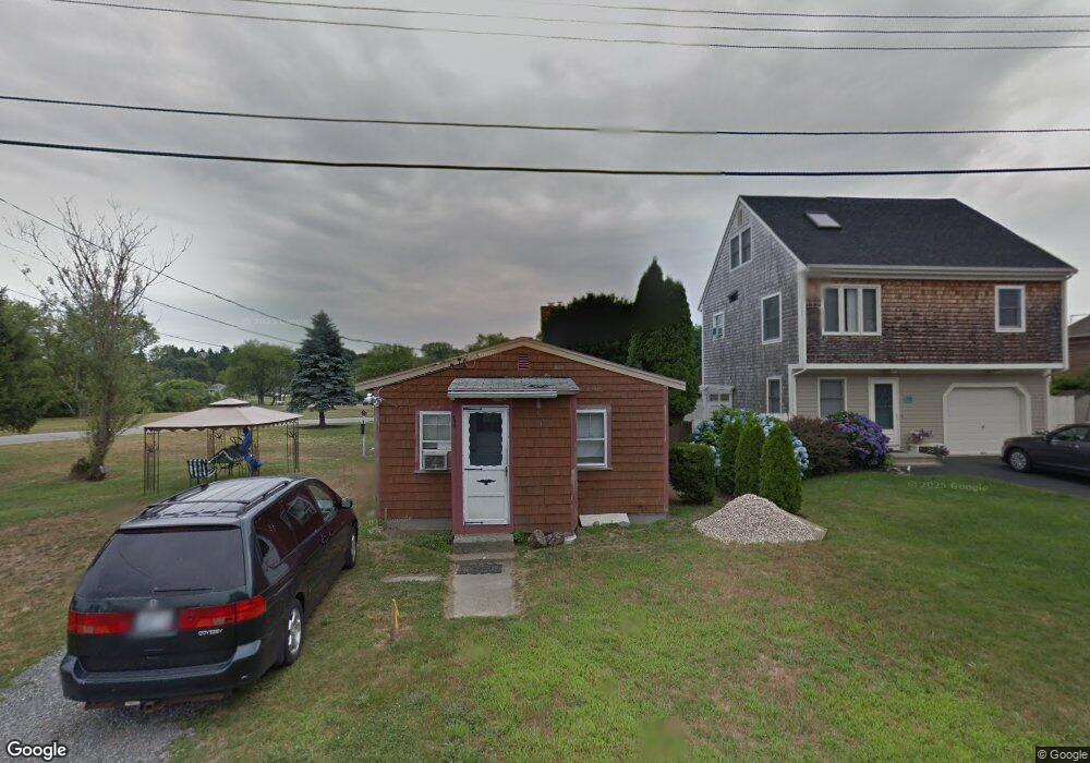 135 Islington Ave, Portsmouth, RI 02871 - photo 1