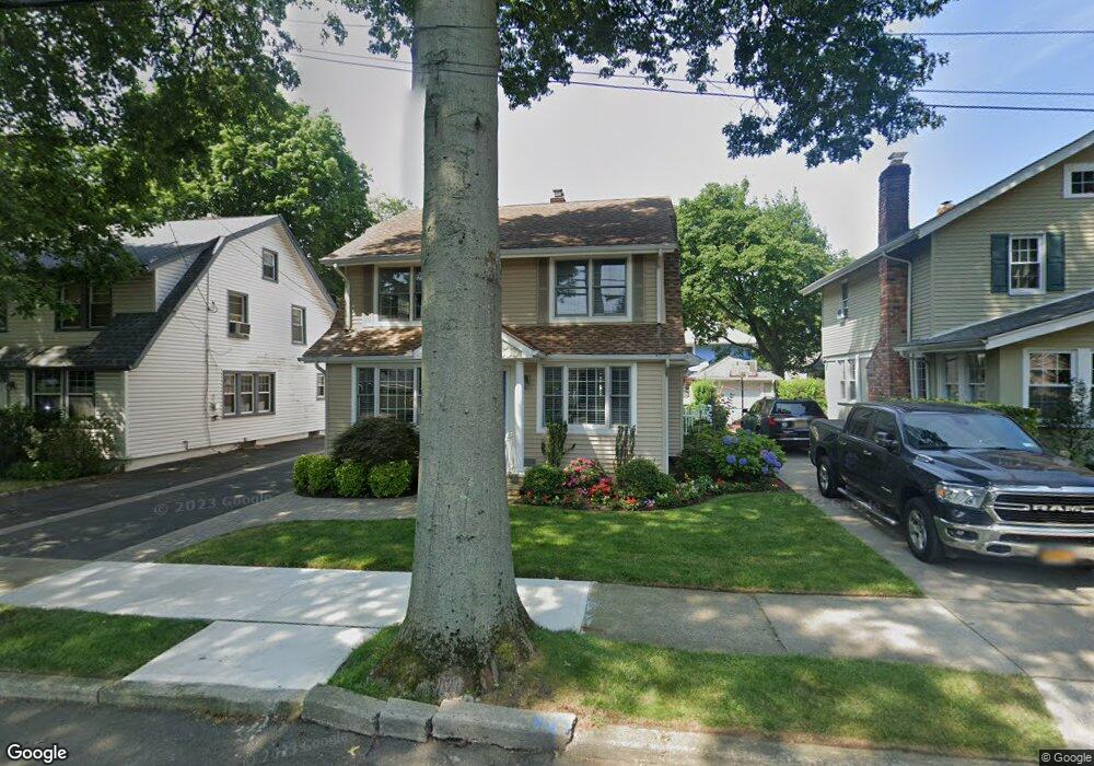 30 Childs Ave, Floral Park, NY 11001 - photo 1