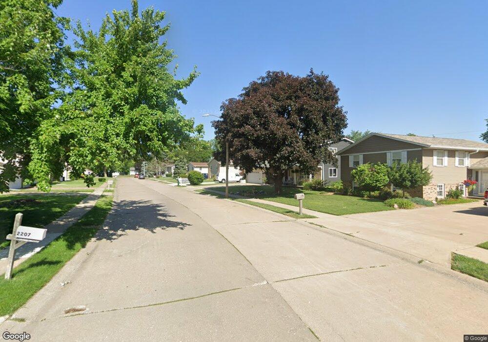 2224 W 45th St, Davenport, IA 52806 - photo 1