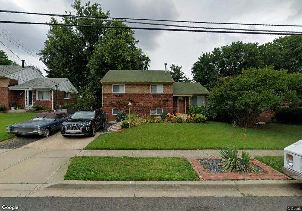 6414 Rolling Ridge Dr, Capitol Heights, MD 20743 - photo 1