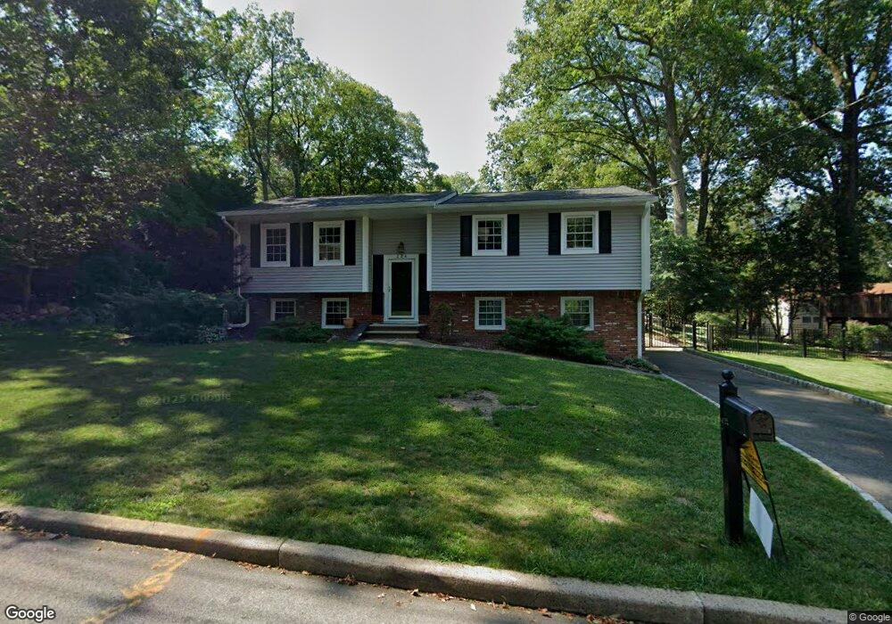 224 Forest St, Franklin Lakes, NJ 07417 - photo 1