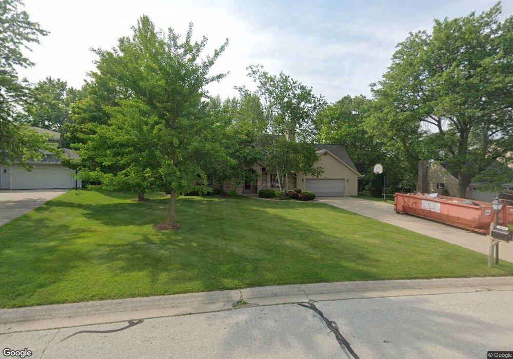 1215 Hawthorne Ridge Dr, Brookfield, WI 53045 - photo 1