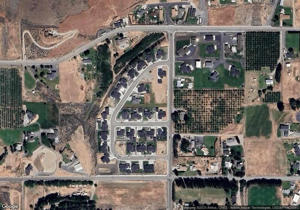 909 N Newport Loop, East Wenatchee, WA 98802 - photo 1