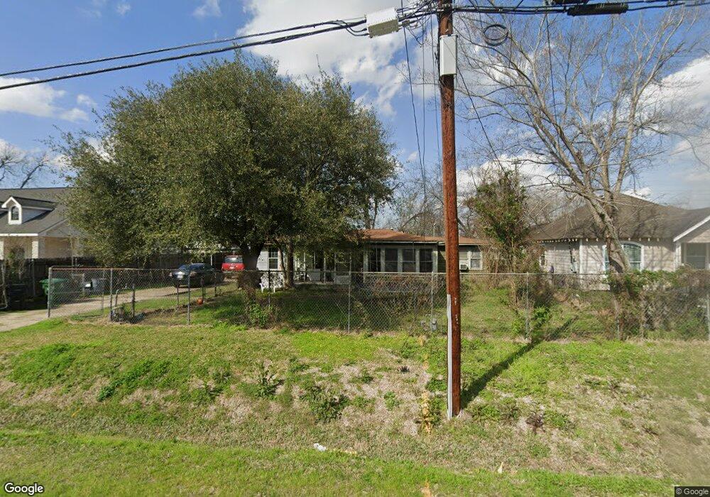 921 Lindale St, Houston, TX 77022 - photo 1