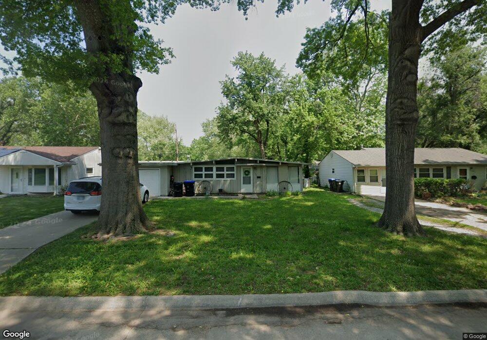 1528 SW Shunga Dr, Topeka, KS 66611 - photo 1