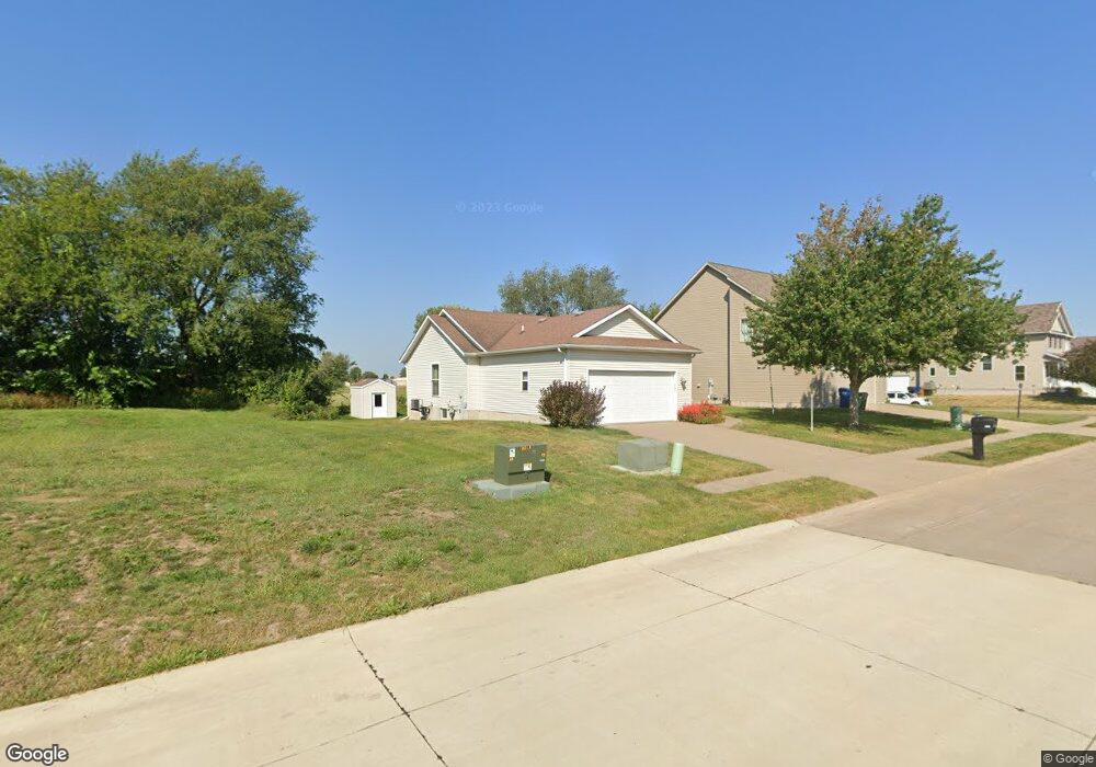 1218 Eagles Crest Dr, Davenport, IA 52804 - photo 1