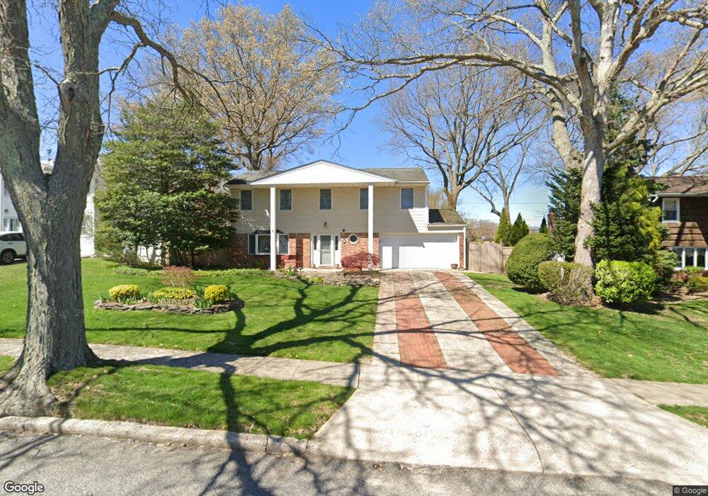 9 Wesleyan Rd, ComMacK, NY 11725 - photo 1