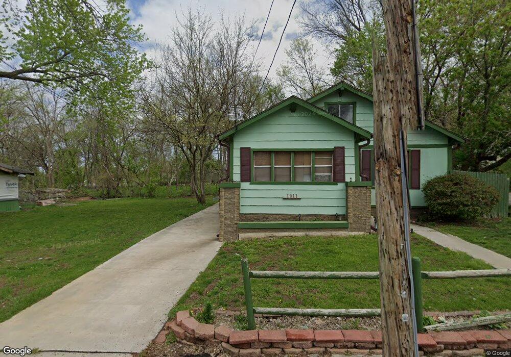 1915 Allison Ave, Des Moines, IA 50314 - photo 1