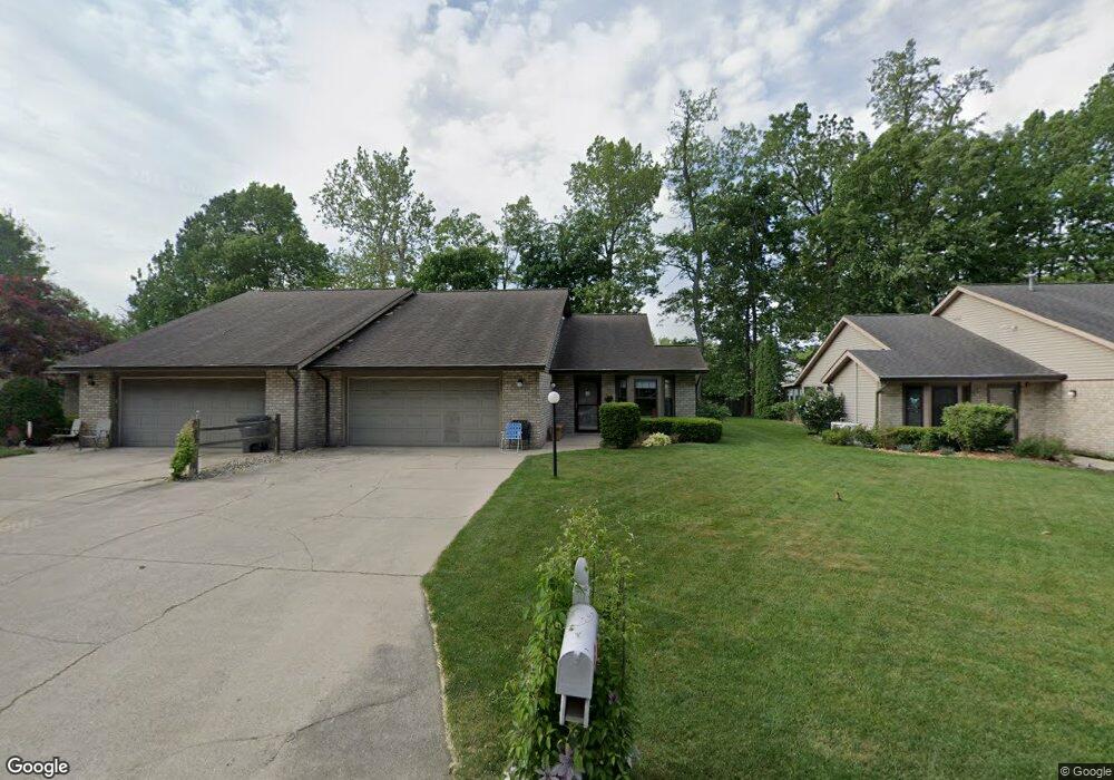 425 Hickory Ln, Nappanee, IN 46550 - photo 1