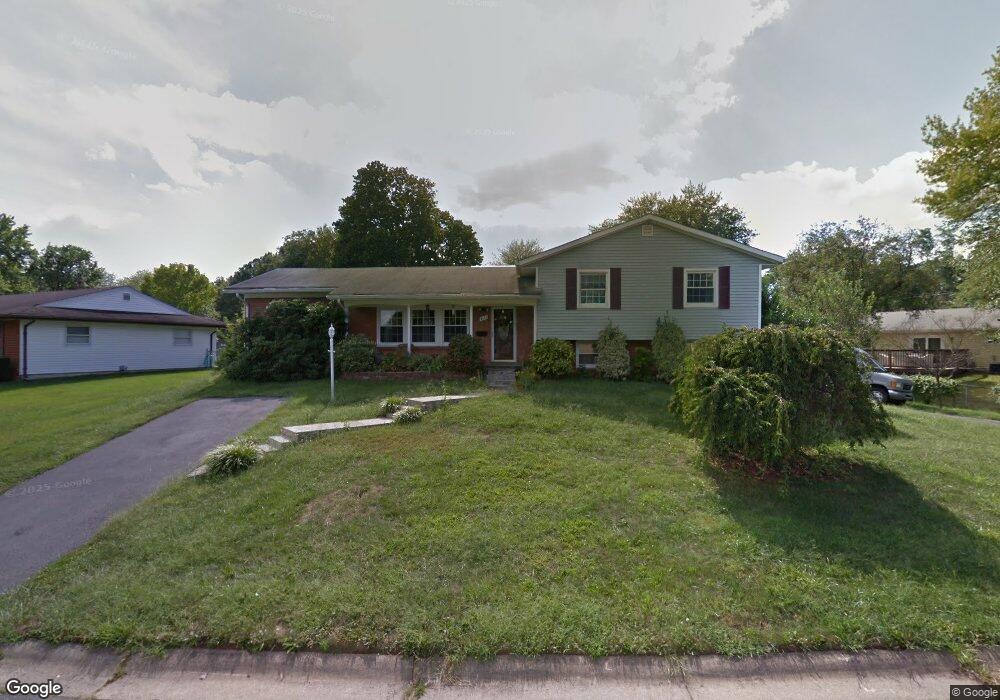 811 W Nettle Tree Rd, Sterling, VA 20164 - photo 1