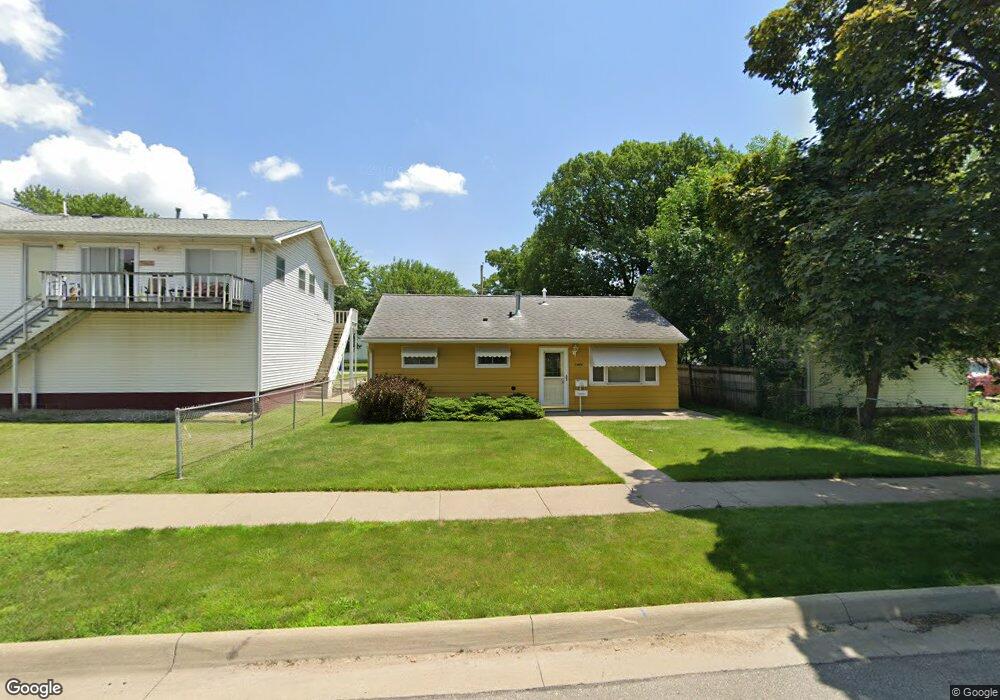 1443 N St SW, Cedar Rapids, IA 52404 - photo 1