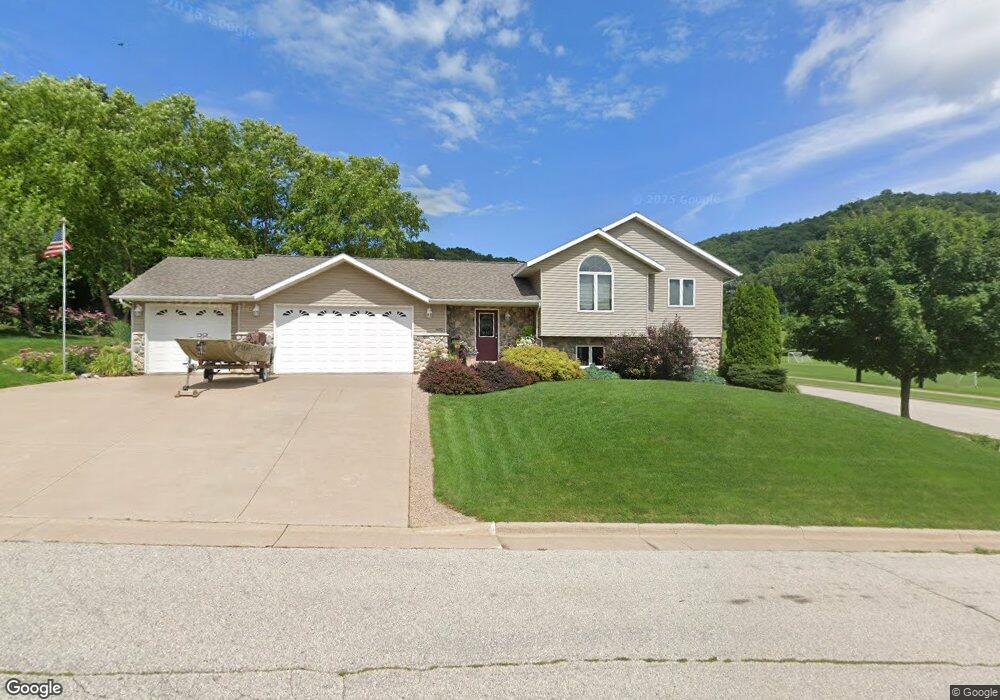 600 13th St N, La Crescent, MN 55947 - photo 1