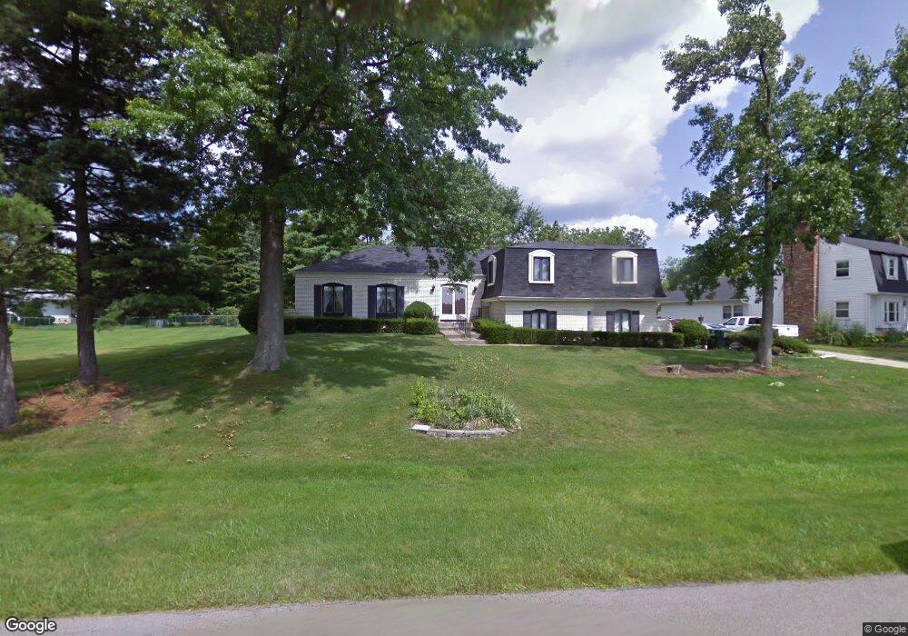 802 Strawberry Hill Rd W, Columbus, OH 43213 - photo 1