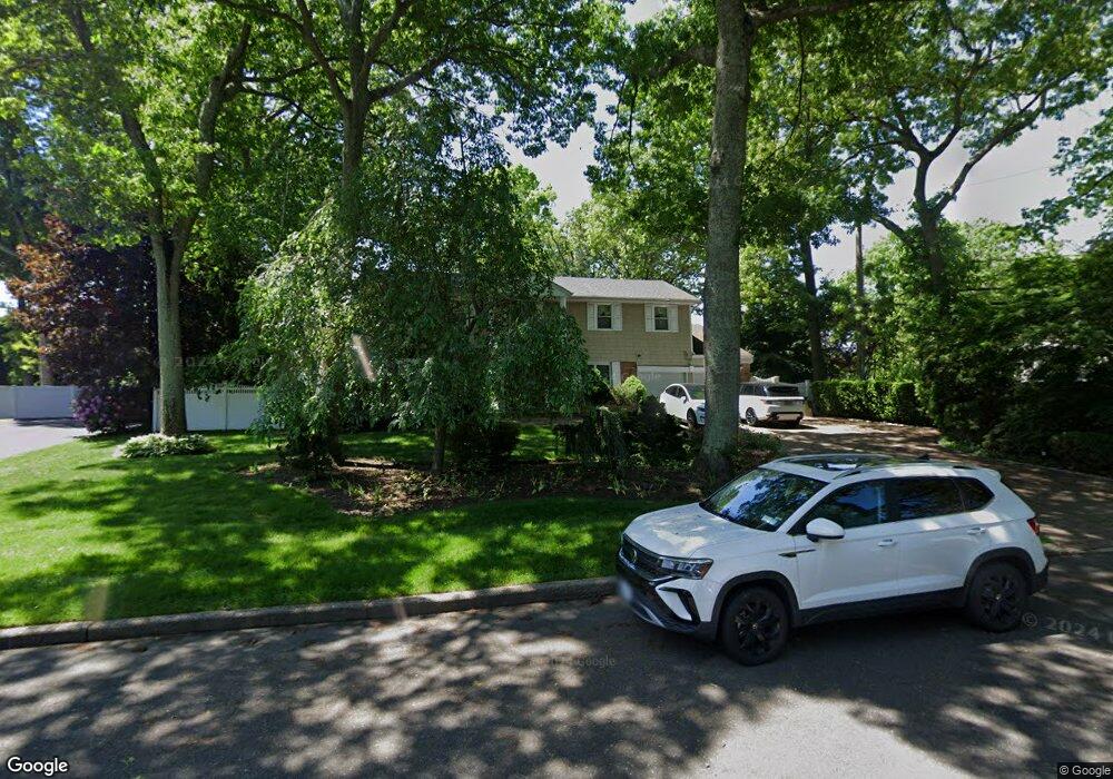 4 Ron Ct, ComMacK, NY 11725 - photo 1