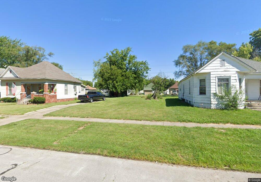 817 Bond St, Moberly, MO 65270 - photo 1