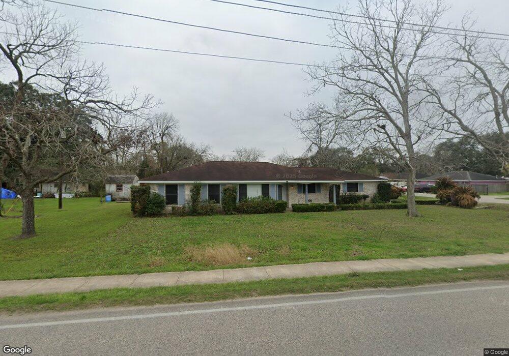 315 N 2nd St, Alvin, TX 77511 - photo 1