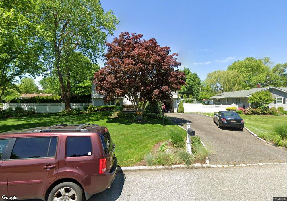 16 Warbler Ln, ComMacK, NY 11725 - photo 1