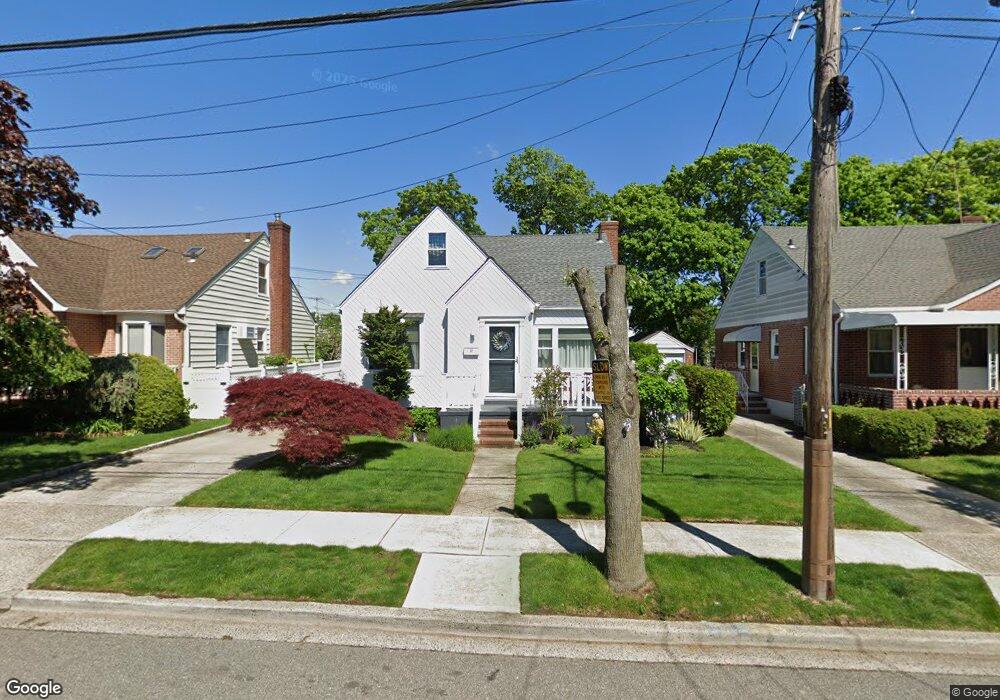 31 Irons Place, New Hyde Park, NY 11040 - photo 1