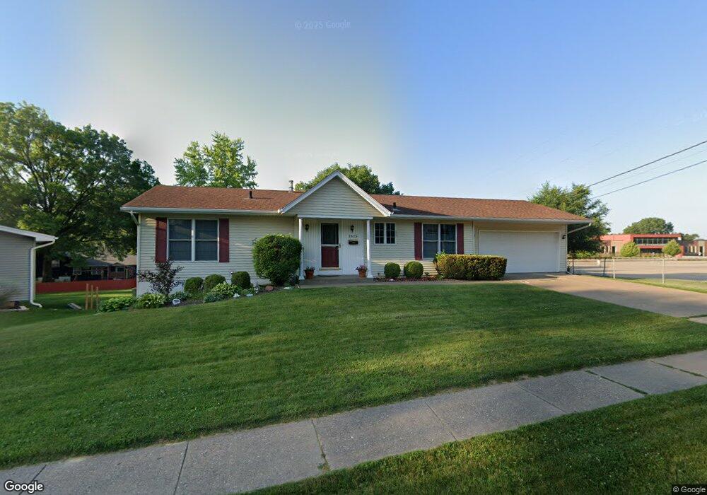 1515 Hillside Dr, Bettendorf, IA 52722 - photo 1