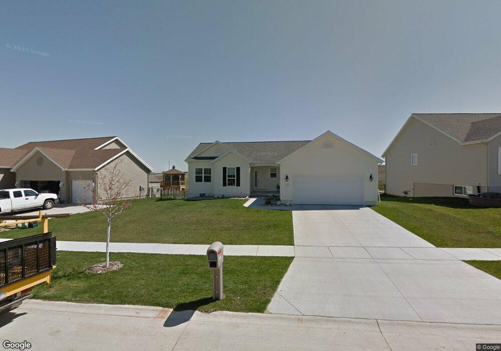 2929 Hillsboro Ct SW, Cedar Rapids, IA 52404 - photo 1