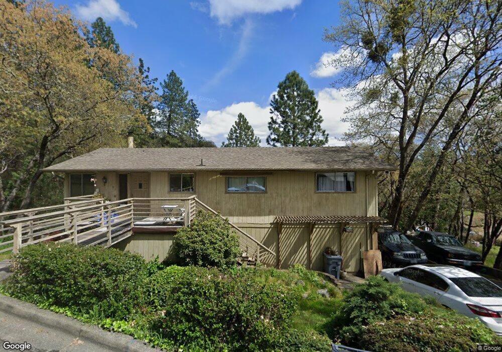 1707 NW Crescent Dr, Grants Pass, OR 97526 - photo 1