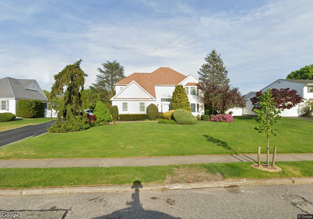 171 Hayrick Ln, ComMacK, NY 11725 - photo 1