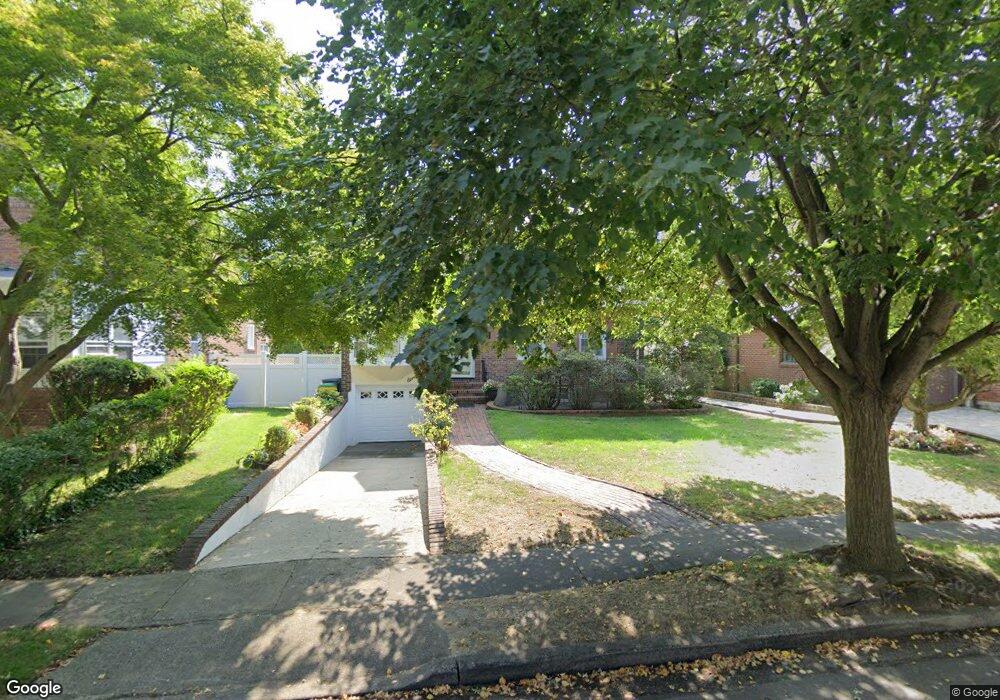 11 Catalpa Ln, Valley Stream, NY 11581 - photo 1