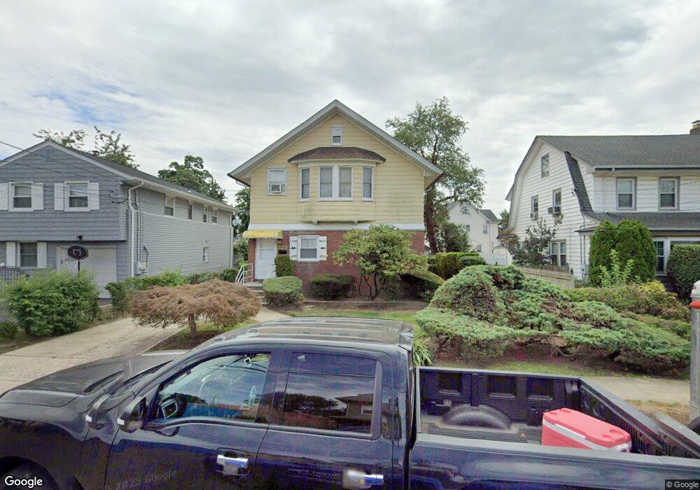 329 Pacific Ave unit 2nd fl, Cedarhurst, NY 11516 - photo 1