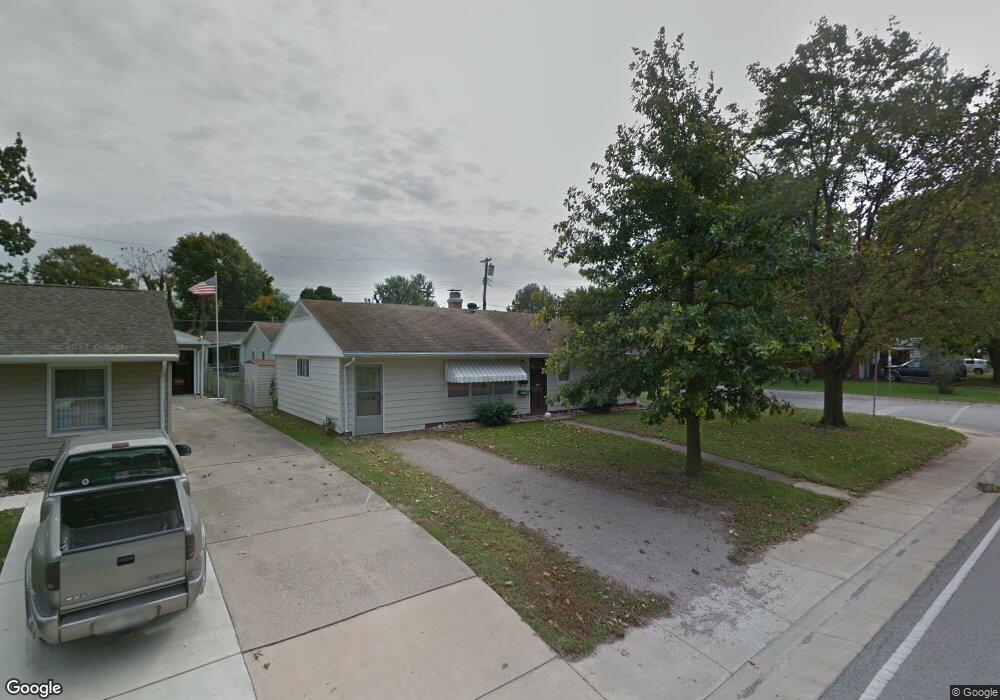 320 Park St, Mattoon, IL 61938 - photo 1