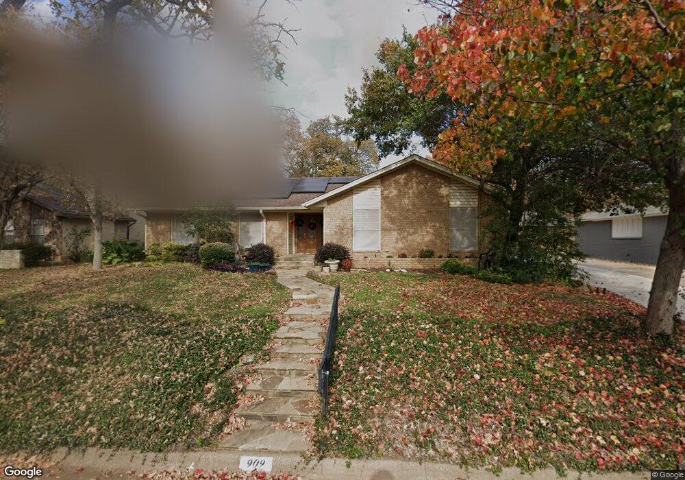 909 Skylark Dr, Denton, TX 76205 - photo 1