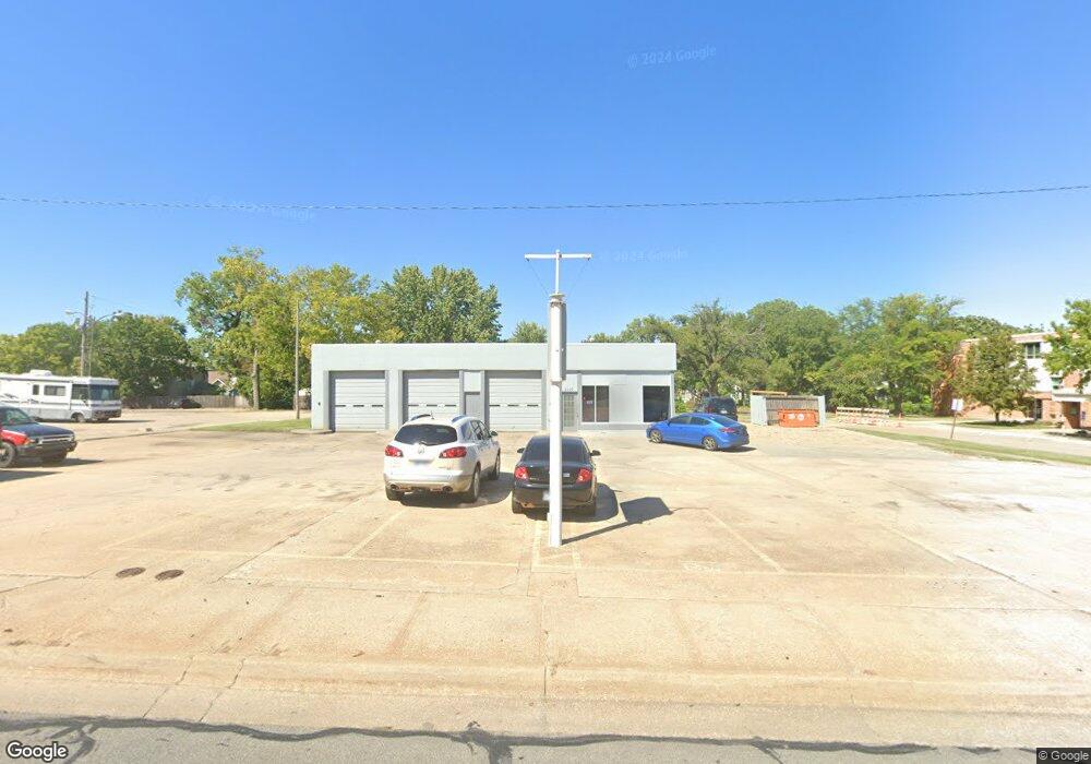2100 SW 6th Ave, Topeka, KS 66606 - photo 1