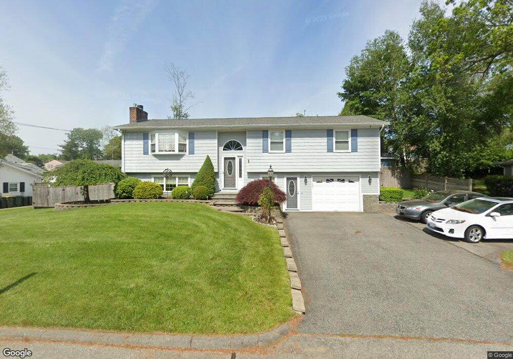 8 Lawnacre Dr, Greenville, RI 02828 - photo 1