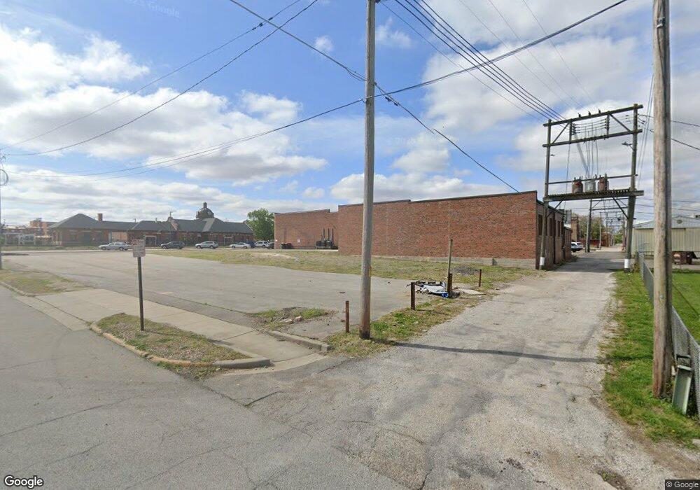 125 N Sangamon St, Lincoln, IL 62656 - photo 1