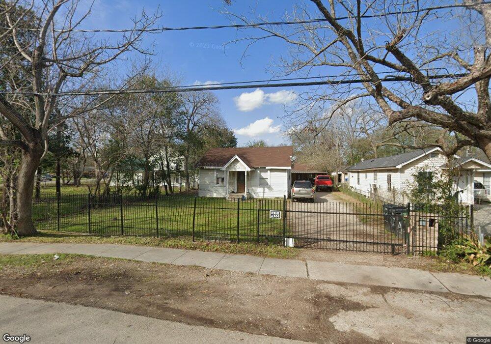 607 Dorchester St, Houston, TX 77022 - photo 1