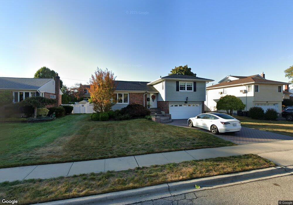 3746 Jules Ln, Wantagh, NY 11793 - photo 1