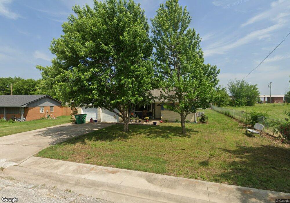 1105 E University Dr, Gainesville, TX 76240 - photo 1