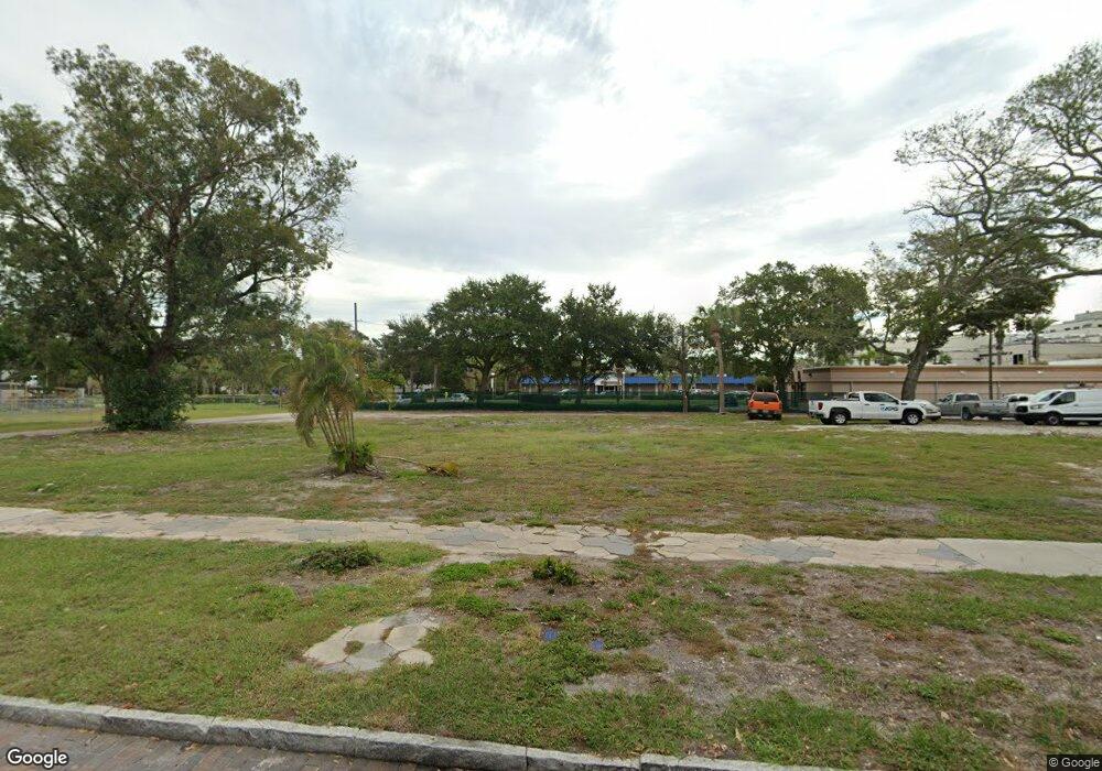 725 13th St N, Saint Petersburg, FL 33705 - photo 1