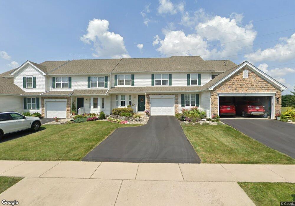 252 Park Ridge Dr, Easton, PA 18040 - photo 1