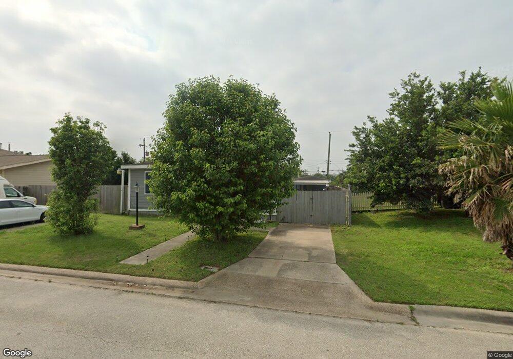 7813 Pruitt Dr, Galveston, TX 77554 - photo 1