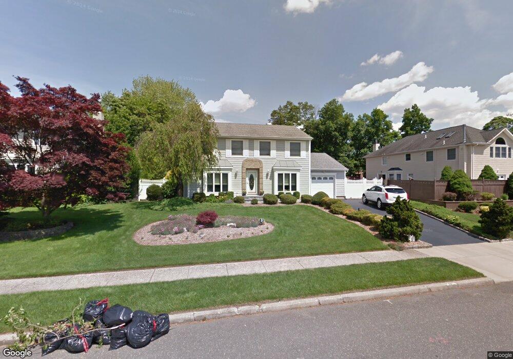 20 Tara Ln, ComMacK, NY 11725 - photo 1