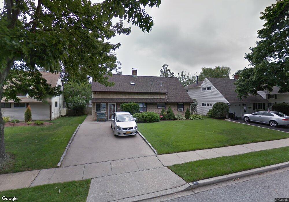 32 Elbow Ln, Levittown, NY 11756 - photo 1