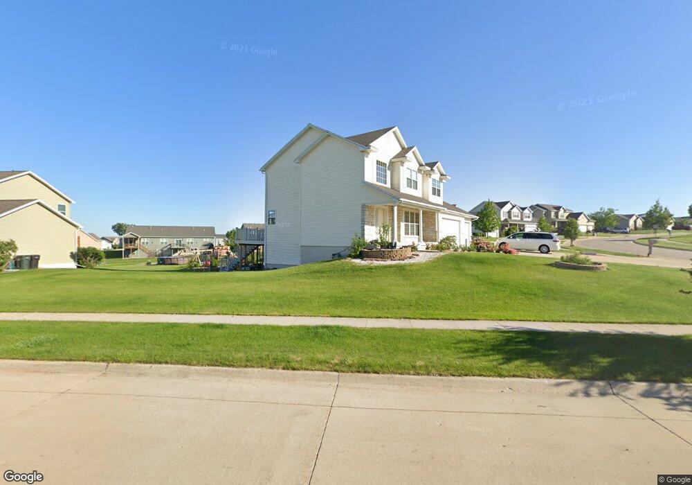 1302 Quail Ridge Rd, Cedar Falls, IA 50613 - photo 1