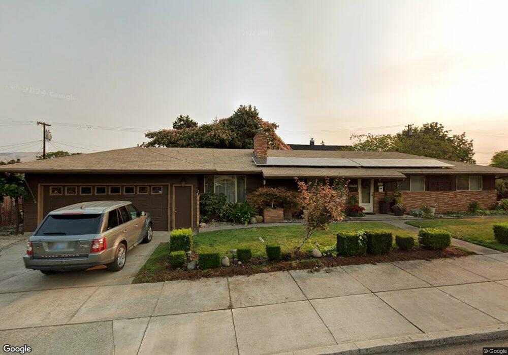 401 W 10th St, the Dalles, OR 97058 - photo 1