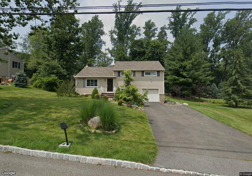 19 Locust Dr, Morris Plains, NJ 07950 - photo 1