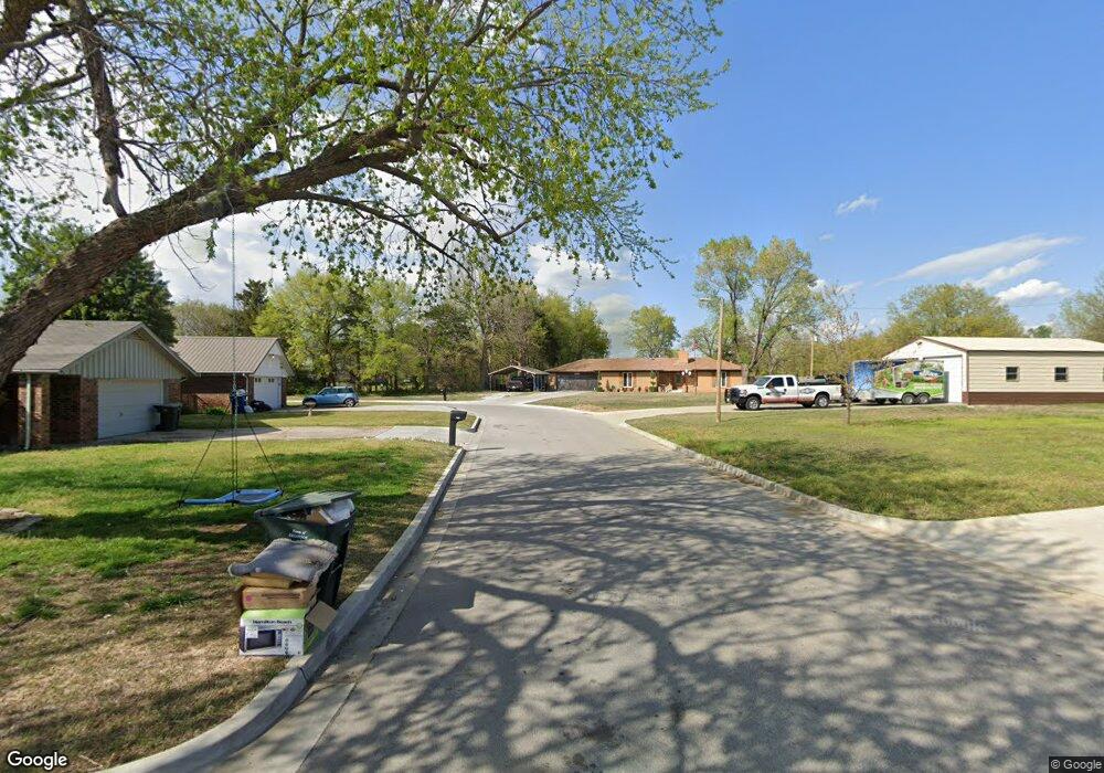 715 W Maple, Skiatook, OK 74070 - photo 1