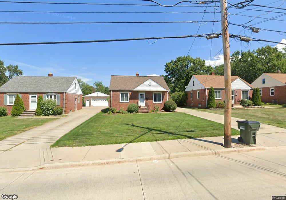 1905 Rockefeller Rd, Wickliffe, OH 44092 - photo 1