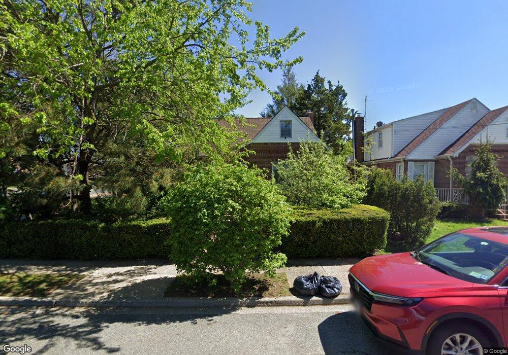 4 Lincoln Ave, New Hyde Park, NY 11040 - photo 1