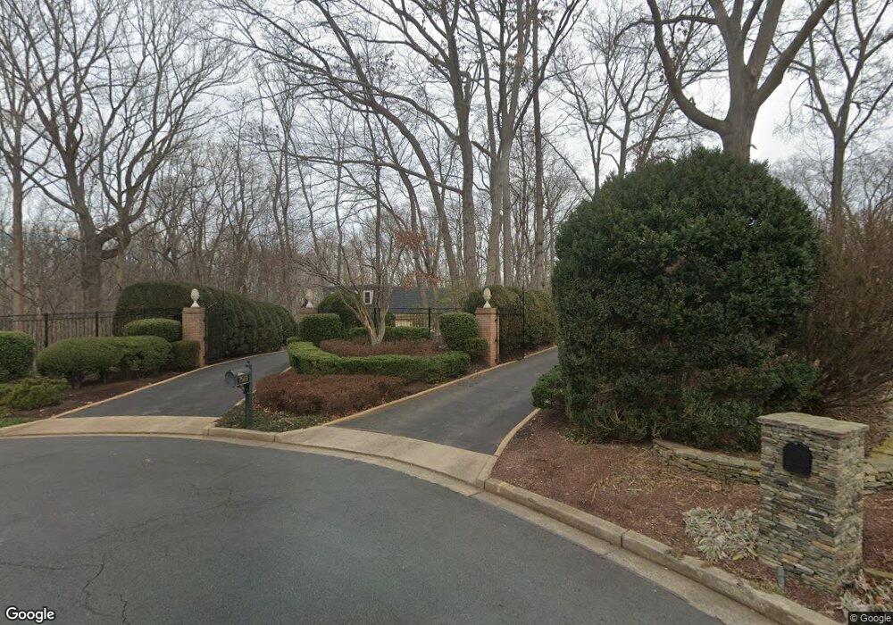 7504 Royal Oak Dr, McLean, VA 22102 - photo 1